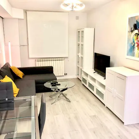 Daire W W W Goyahospitales Es Bajo B León